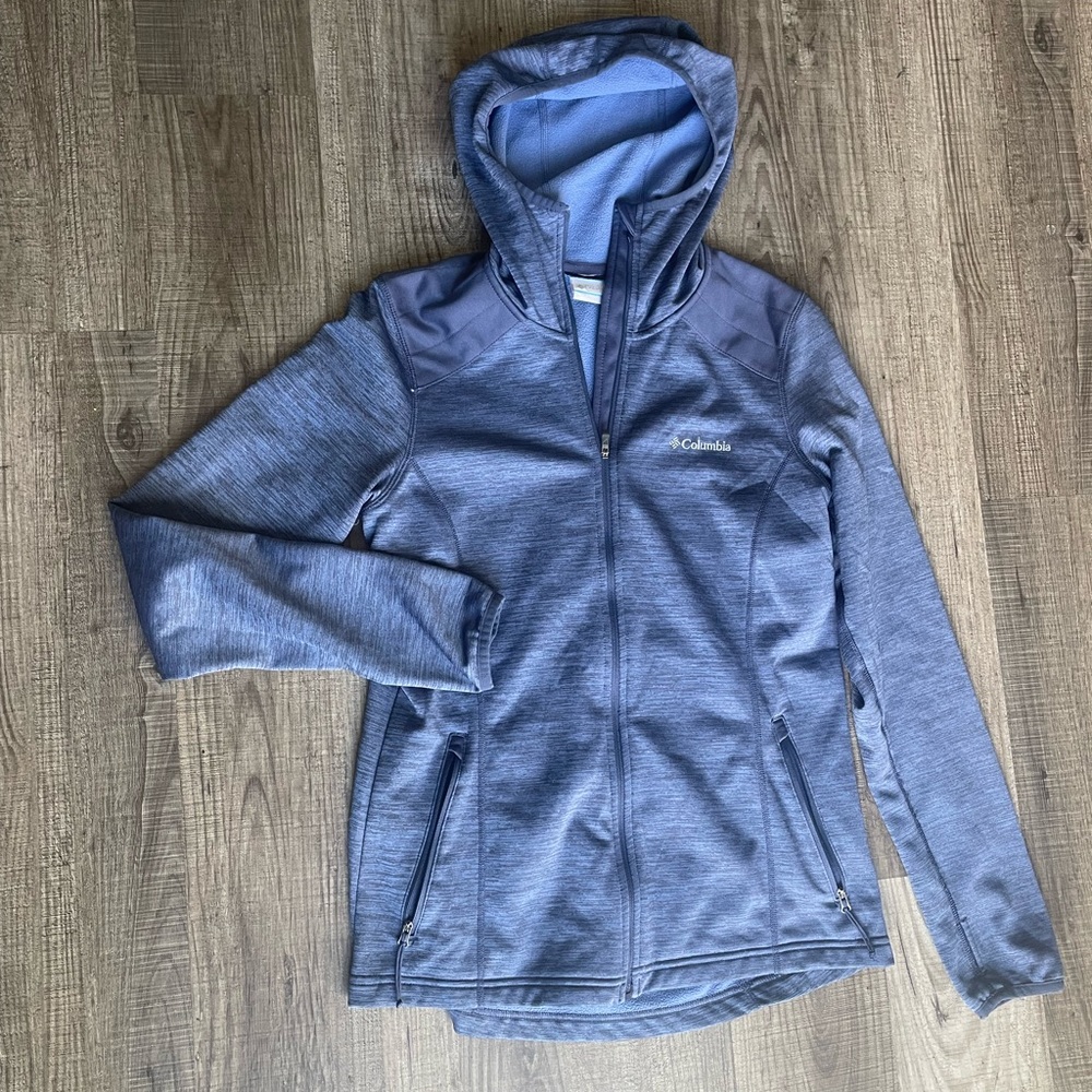 Women’s M Columbia full zip jacket, hood, zip pockets and thumb holes